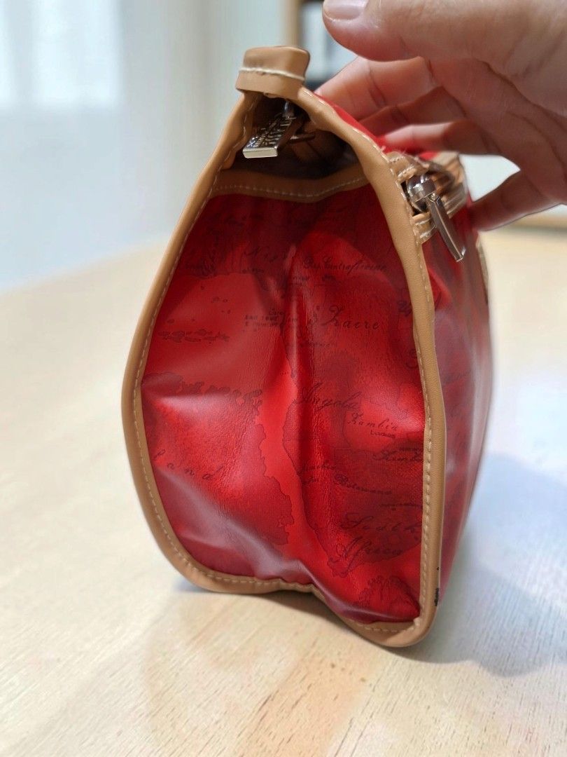 ALVIERO ENVELOPE LEATHER POUCH (Category: Clutches) located in Las Pinas. Submitted by annachiaonair2037 (Listing ID 1462184865, Image 2). Description: ALVIERO ENVELOPE LEATHER POUCH CLUTCH FROM JAPAN MADE IN ITALY OPTI ZIP INNER LEATHER LINING H 9" L 12.5" W 3" Disclaimer: I am not affiliated with, associated with, or authorized by any of the brands featured posted. Any mention of brand names, trademarks, or logos is solely for identification an