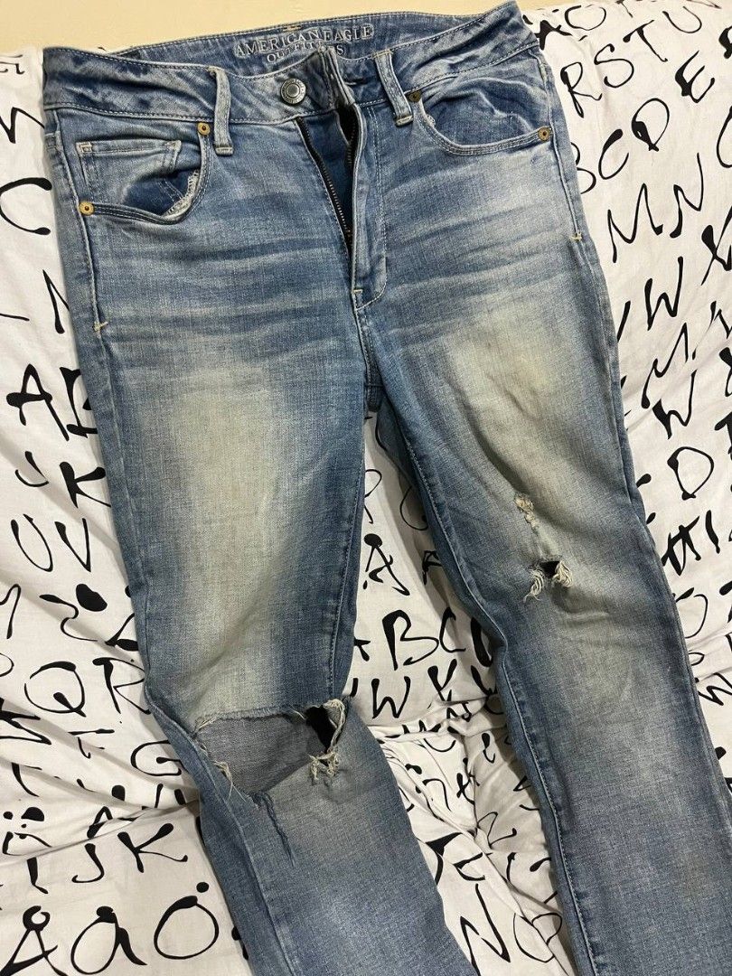 American Eagle Ripped Skinny Jeans (Category: Jeans) located in Quezon City. Submitted by michypeachyy1 (Listing ID 1462134549, Image 2). Description: 300 plus shipment only 29 inches waist 40 inches length.
