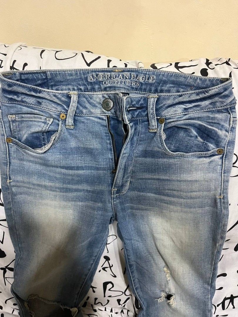American Eagle Ripped Skinny Jeans (Category: Jeans) located in Quezon City. Submitted by michypeachyy1 (Listing ID 1462134549, Image 3). Description: 300 plus shipment only 29 inches waist 40 inches length.