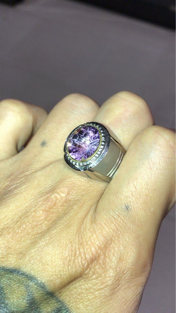 Amethyst ring (Category: Jewelry) located in Singapore. Submitted by lawrencelucifer81 (Listing ID 1462158018, Image 2). Description: .