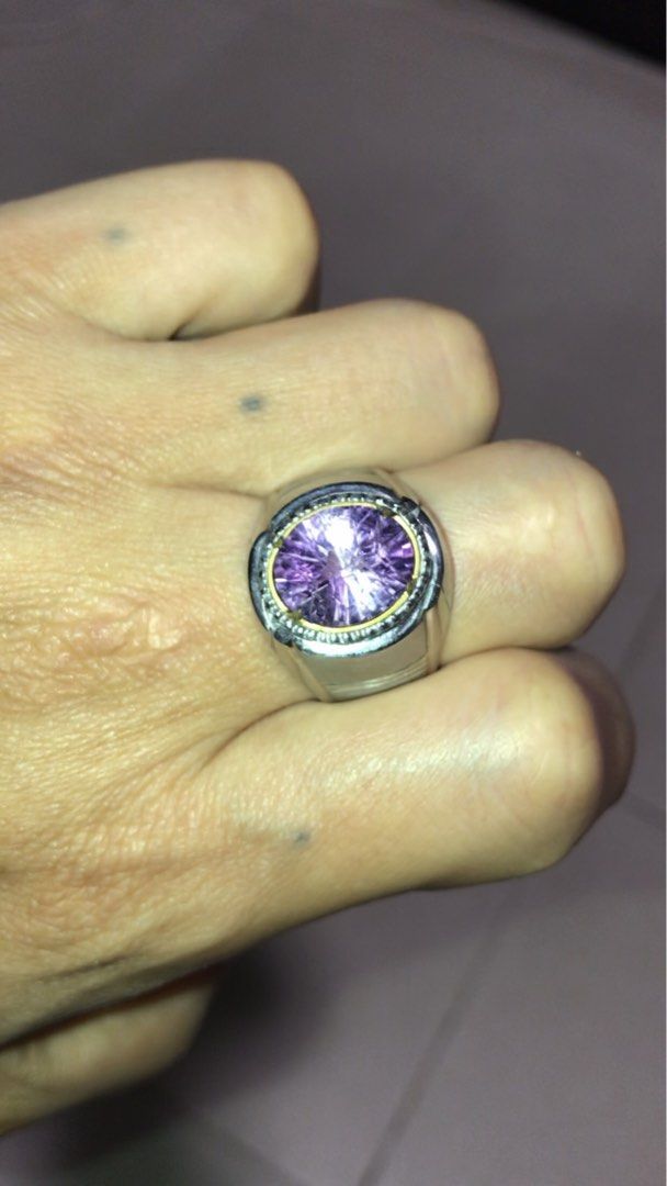 Amethyst ring (Category: Jewelry) located in Singapore. Submitted by lawrencelucifer81 (Listing ID 1462158018, Image 3). Description: .