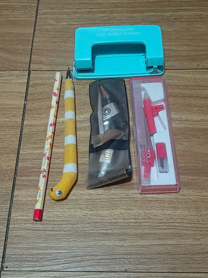 ANIK BUNDLE (Category: Stationery & School Supplies) located in Makati City. Submitted by nyxhemera26 (Listing ID 1462086536, Image 1). Description: ANIK BUNDLE 📌All items for anik bundles are sold as is. What you see is what you get.