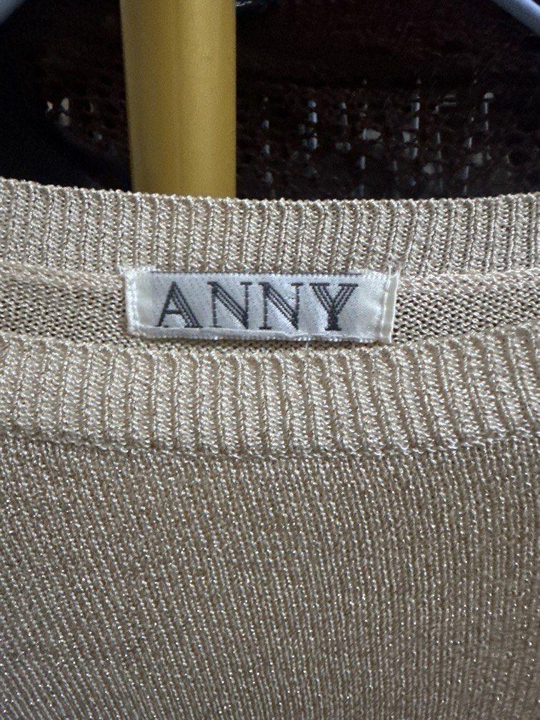 Anny - Sparkly Long Sleeve top (Category: Longsleeves) located in Manila. Submitted by jannine_closet (Listing ID 1462170361, Image 3). Description: Fits S-M frame.