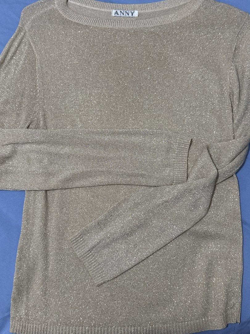 Anny - Sparkly Long Sleeve top (Category: Longsleeves) located in Manila. Submitted by jannine_closet (Listing ID 1462170361, Image 1). Description: Fits S-M frame.