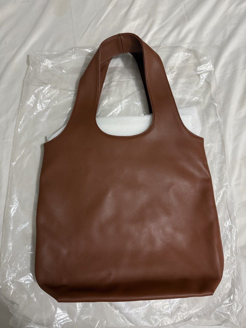 A.P.C. Brown Leather Tote Bag (Category: Tote Bags) located in Paranaque City. Submitted by coleencusi96 (Listing ID 1462071572, Image 2). Description: Authentic A.P.C. brown tote bag Comes with original tags Bought in Rockwell See photos for issues.