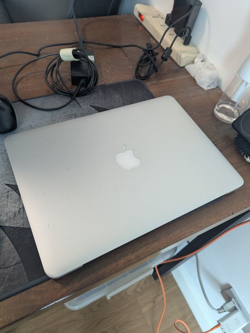 Apple MacBook Pro (Category: Laptops & Notebooks) located in Mandaluyong City. Submitted by rgt1982 (Listing ID 1462093073, Image 2). Description: - Apple MacBook Pro (Retina, 13-inch, Early 2015) - macOS Monterey 12.7.6 (I just reset the entire thing, good as new) - Processor: 2.7 GHz Dual-Core Intel Core i5 - Memory: 8 GB 1867 MHz DDR3 - Graphics: Intel Iris Graphics 6100 1536 MB - Still in perfect condition - Unit and charger only - Negotiable