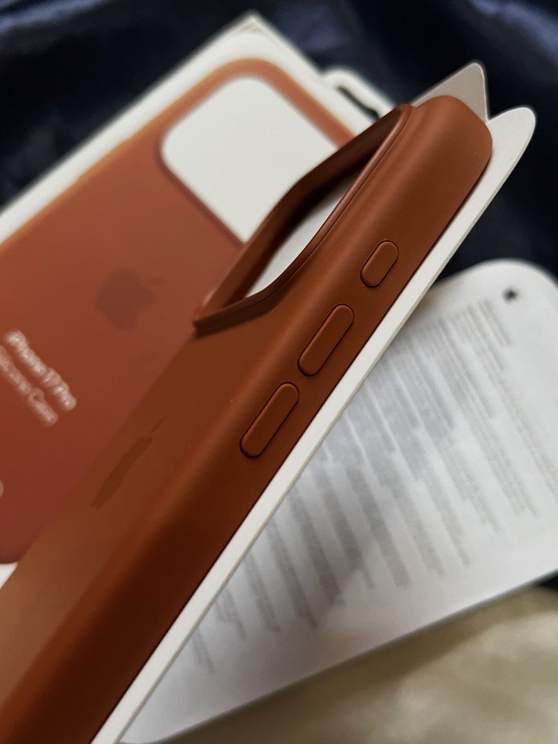 Apple Silicone Terra Cotta Phone Case for iPhone 17 Pro (Category: Cases & Sleeves) located in Las Pinas. Submitted by rich.collects (Listing ID 1462223672, Image 2). Description: 🧶 basically new, just opened to check (no flaws, can send a video of the case) 🧶 integrated camera button in matching color (responsive capture, smooth zoom) 🧶 MagSafe compatible 🧶 built-in dual lanyard holes for hands-free convenience 🧶 0.5mm raised lens frame .
