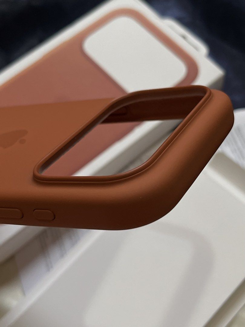 Apple Silicone Terra Cotta Phone Case for iPhone 17 Pro (Category: Cases & Sleeves) located in Las Pinas. Submitted by rich.collects (Listing ID 1462223672, Image 3). Description: 🧶 basically new, just opened to check (no flaws, can send a video of the case) 🧶 integrated camera button in matching color (responsive capture, smooth zoom) 🧶 MagSafe compatible 🧶 built-in dual lanyard holes for hands-free convenience 🧶 0.5mm raised lens frame .