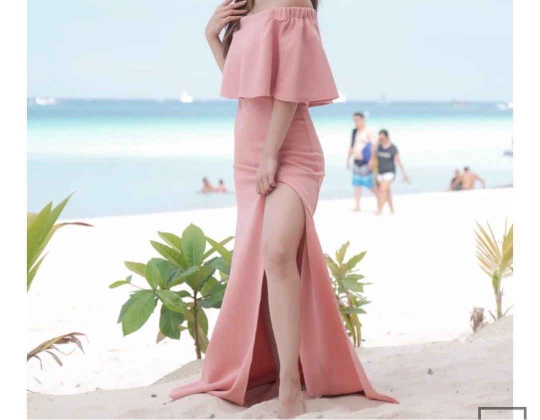 Apt 8 Paraw gown - blush (Category: Evening dresses & gowns) located in Taguig. Submitted by aileenraymnd (Listing ID 1462087578, Image 1). Description: Size: Small Color: Blush - Pomelo RFS: did not fit me .