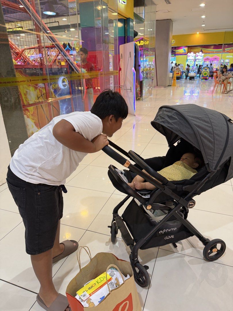 Apurva Clive Reversible High-End Baby Stroller (Category: Strollers) located in Manila. Submitted by gmarilen4441354 (Listing ID 1462060620, Image 2). Description: - Reversible seat: baby can face parent or the world. - Perfect for mall or park strolls. - Easy to maneuver. - Convenient tray for snacks and drinks. - Folds compactly for storage. Bought sa robinsons May this year Rfs: switching to compact stroller.