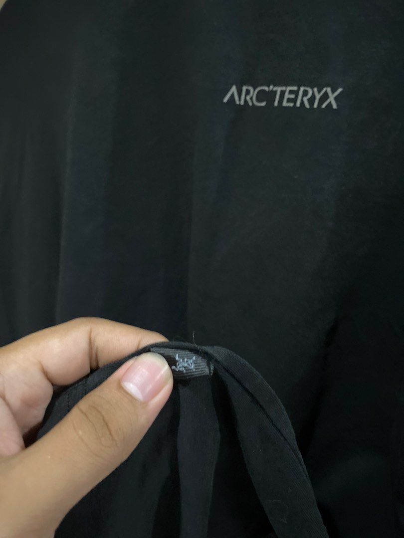 Arc'teryx Black T-shirt with Skeleton Graphic (Category: Tshirts & Polo Shirts ) located in Rizal. Submitted by channzy (Listing ID 1462064936, Image 3). Description: - Black Arc'teryx T-shirt - Features a unique skeleton graphic on the back - Iconic Arc'teryx logo on the front chest - Designed for a comfortable fit - Perfect for everyday casual wear.