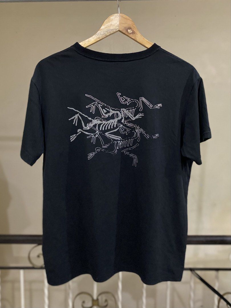 Arc'teryx Black T-shirt with Skeleton Graphic (Category: Tshirts & Polo Shirts ) located in Rizal. Submitted by channzy (Listing ID 1462064936, Image 1). Description: - Black Arc'teryx T-shirt - Features a unique skeleton graphic on the back - Iconic Arc'teryx logo on the front chest - Designed for a comfortable fit - Perfect for everyday casual wear.