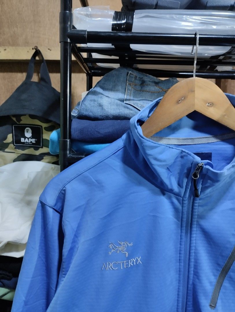 Arc'teryx Vintage Soft Shell Jacket XL Blue (Category: Coats, Jackets and Outerwear) located in Manila. Submitted by niggzreyno51476 (Listing ID 1462059516, Image 3). Description: - Vintage Arc'teryx Soft Shell Jacket - Size: XL -Width 22 Length 27 - Lightweight and durable construction - Water-resistant material - Ideal for hiking and outdoor adventures - Full zip closure with high collar - Elastic cuffs for a snug fit - Convenient chest zip poc