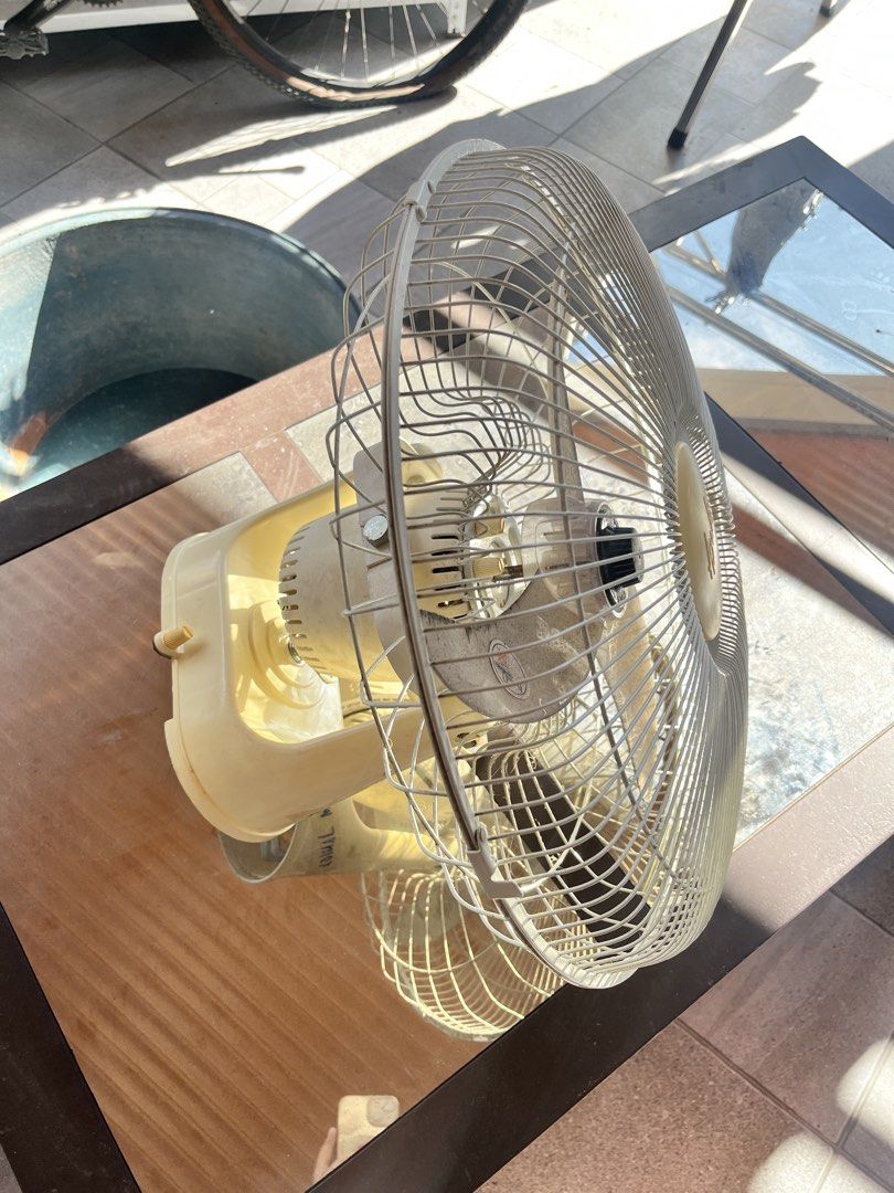 Asahi Ceiling Fan (Category: Fans) located in Marikina City. Submitted by _msdionaldo (Listing ID 1462066813, Image 2). Description: - Working electric fan - Multiple speed settings - Effectively cools any room - Minor dust on blades and cage (functions well) -.