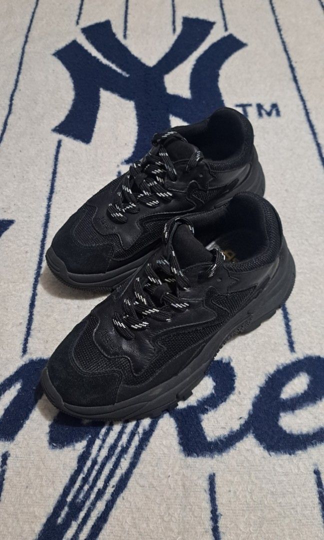 Ash sneakers (Category: Sneakers) located in Baguio. Submitted by thriftfit17 (Listing ID 1462212407, Image 2). Description: ash sneaker size 36 womens very good condition php 500 plus sf pm if interested 🤙.