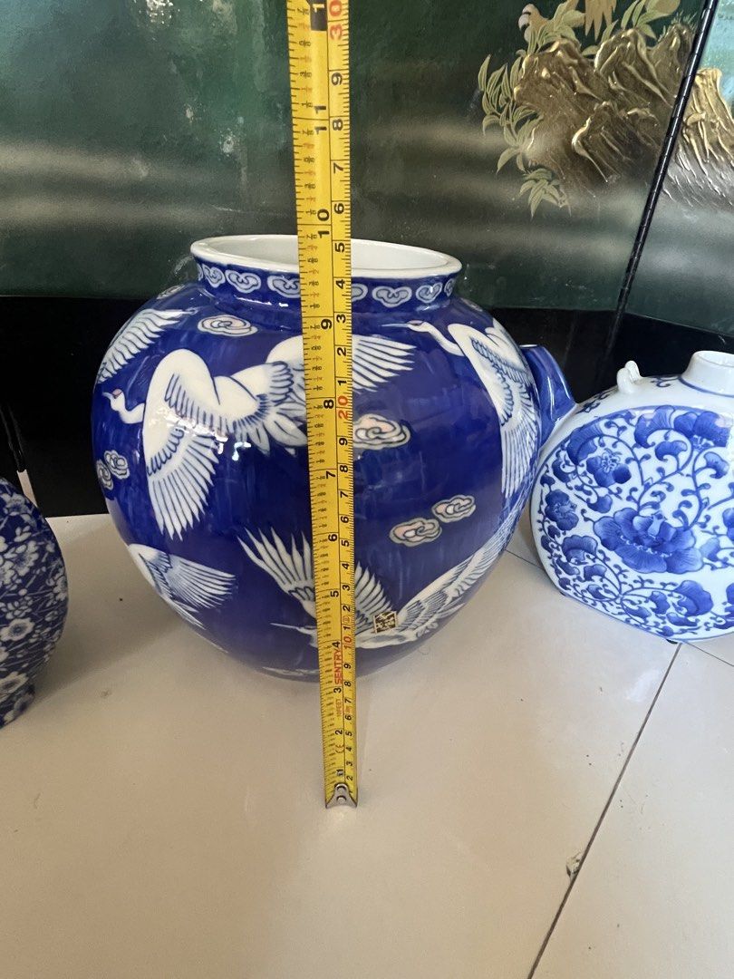 Assorted Blue Vintage porcelain vase (Category: Vintage Collectibles) located in Calasiao. Submitted by maxwayne200413 (Listing ID 1462151566, Image 2). Description: original onhand all goods from Japan all in excellent condition very pretty and elegant .