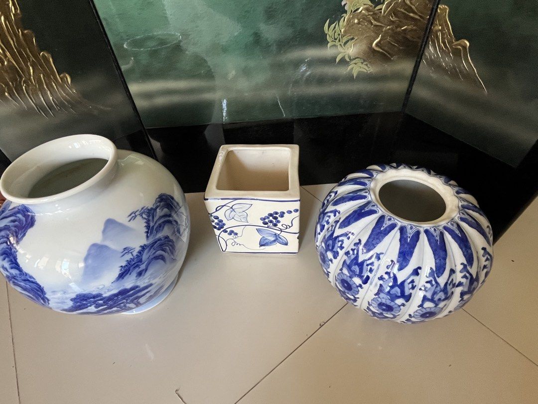 Assorted vintage porcelain vase (Category: Other Home Decor) located in Calasiao. Submitted by xwbj4ycjw975281 (Listing ID 1462153490, Image 2). Description: onhand original all in excellent condition very pretty .
