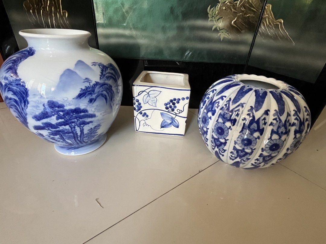 Assorted vintage porcelain vase (Category: Other Home Decor) located in Calasiao. Submitted by xwbj4ycjw975281 (Listing ID 1462153490, Image 1). Description: onhand original all in excellent condition very pretty .