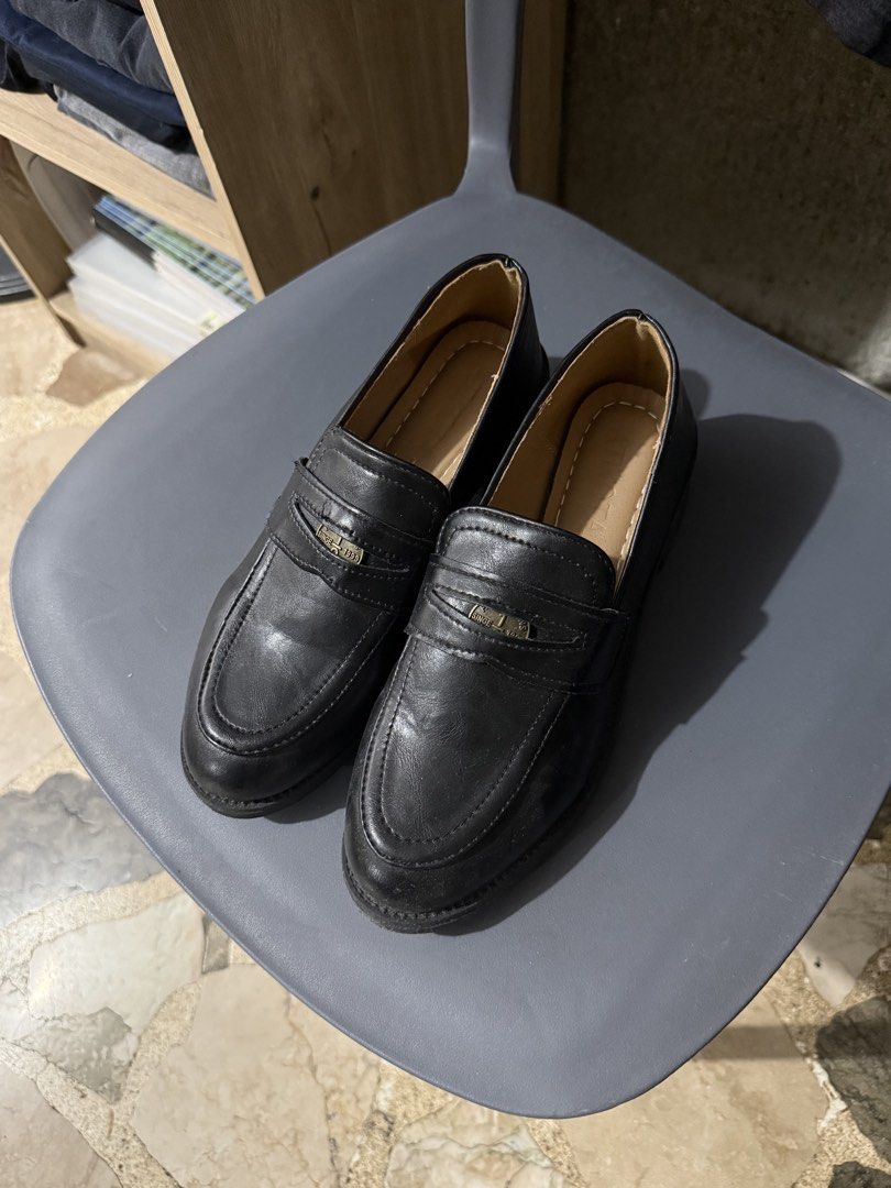 Atikota Black Loafers (Category: Loafers) located in Quezon City. Submitted by the_wardrobe.ph (Listing ID 1462039653, Image 1). Description: -Never used, kept in shoe cabinet -No box -can be shipped thru j&t, grab or lalamove - Brand: Atikota - Color: Black - Style: Retro, versatile loafers - Features: Metal accent on strap - Size: 37 .
