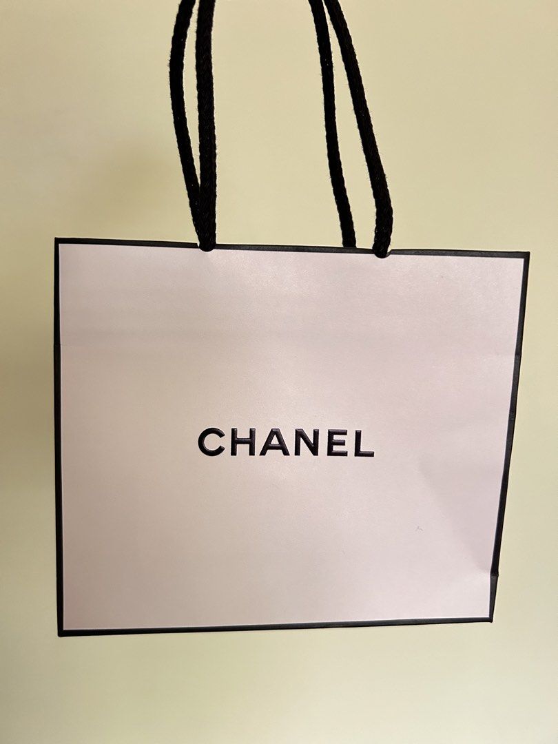 Auth Chanel Paper bag (mini) (Category: Purses & Pouches) located in Nabua. Submitted by clementina_studio (Listing ID 1462084272, Image 1). Description: .