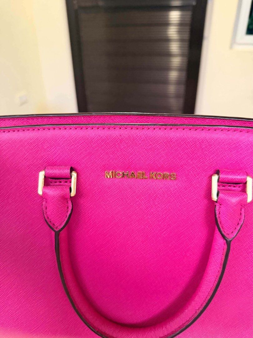 Auth Michael Kors two-way bag (Category: Cross-body Bags) located in Santiago. Submitted by findsbyjew (Listing ID 1462144435, Image 2). Description: Michael Kors Magenta Saffiano Leather • medium selma tote bag • actual pic posted • inclusion: dust bag & sling Can do shipping nationwide via jnt! Loc: Isabela.