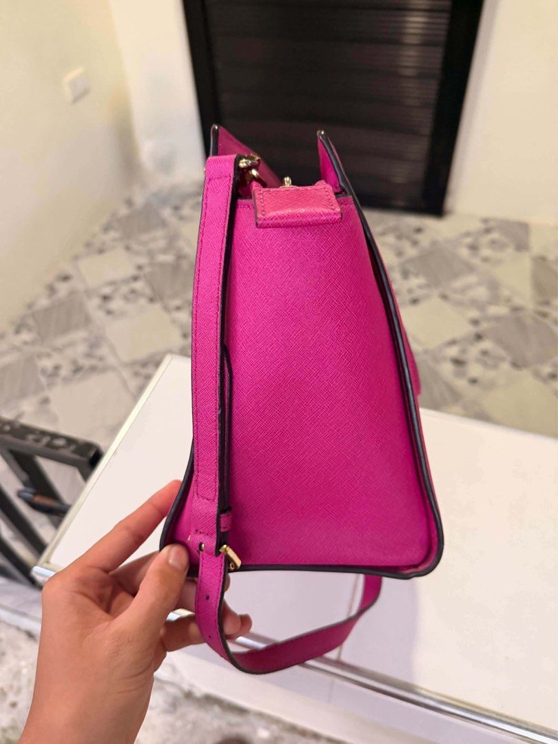 Auth Michael Kors two-way bag (Category: Cross-body Bags) located in Santiago. Submitted by findsbyjew (Listing ID 1462144435, Image 3). Description: Michael Kors Magenta Saffiano Leather • medium selma tote bag • actual pic posted • inclusion: dust bag & sling Can do shipping nationwide via jnt! Loc: Isabela.