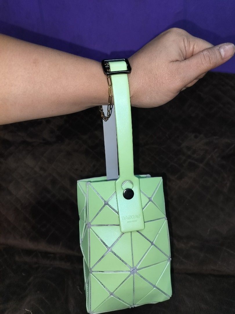 AUTHENTIC BAOBAO ISSEY MIYAKE MOBILE BAG (Category: Purses & Pouches) located in Caloocan City. Submitted by jennielz (Listing ID 1462157841, Image 1). Description: authentic Issey Miyake mobile bag -light green -no flaw -good as new -coded -with micro rfid chip -made in Japan.