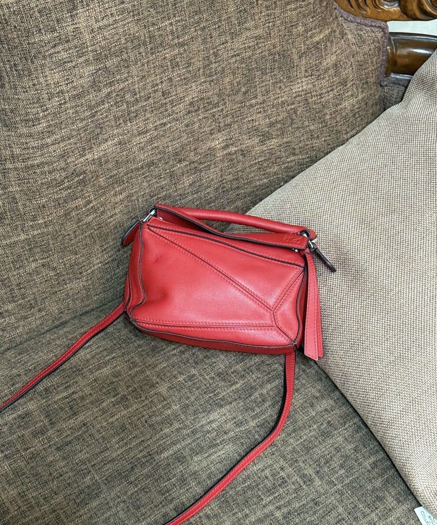 Authentic Loewe Mini Puzzle (Category: Luxury Bags & Wallets) located in Manila. Submitted by luxuryrevamp (Listing ID 1462243177, Image 1). Description: Comes with its OG strap Provided dust bag only .
