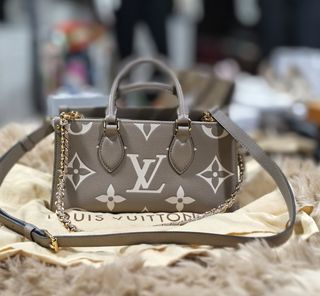 (Category: ) located in . Submitted by designerluxeshop (Listing ID 1462186840, Image 1). Description: .