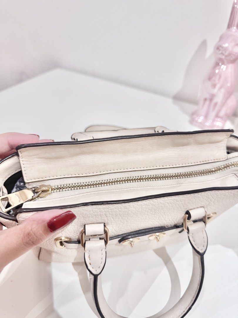 Authentic Vintage Coach MINI Swagger in White (Category: Shoulder Bags) located in Manila. Submitted by strawberrymelo (Listing ID 1462114224, Image 3). Description: .