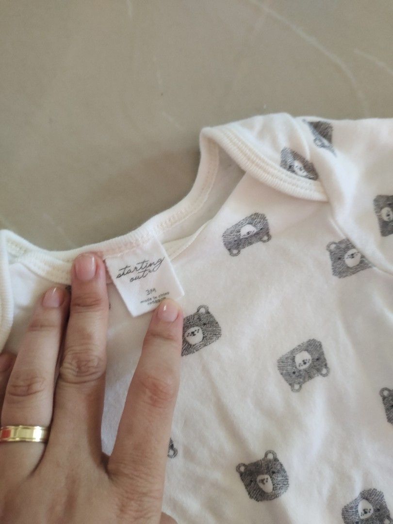 Baby body suit (Category: Babies & Kids Fashion) located in Aliaga. Submitted by kmapparel (Listing ID 1462041647, Image 2). Description: .