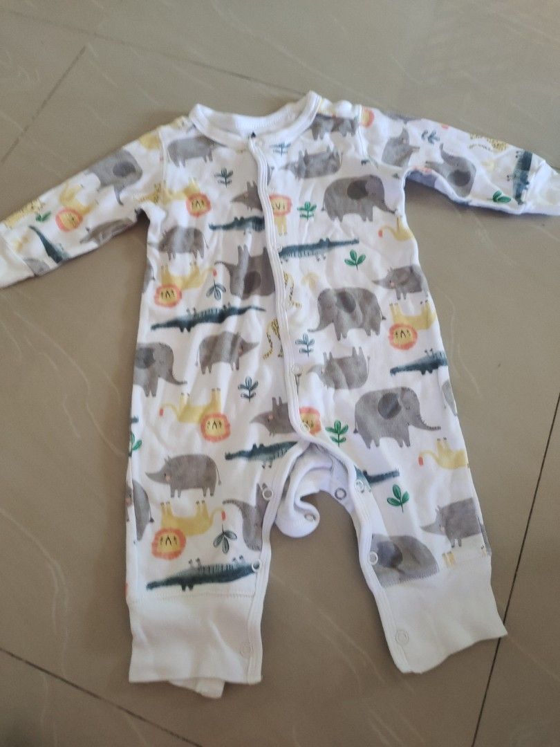 Baby body suit (Category: Babies & Kids Fashion) located in Aliaga. Submitted by kmapparel (Listing ID 1462043122, Image 1). Description: .