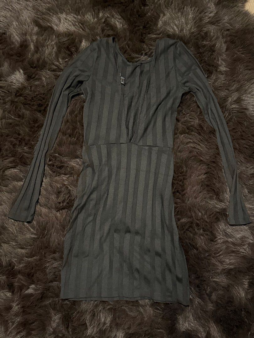 backless bodycon fitted mini midi dress (Category: Dresses) located in Makati City. Submitted by outof_______thisworld (Listing ID 1462165615, Image 2). Description: fits s 10/10 condition.