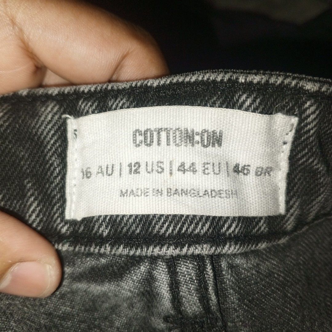 Baggy pants acid black (Category: Jeans) located in Bacoor. Submitted by jeffmedrin55454 (Listing ID 1462152348, Image 2). Description: dimes waist 36 thighs 13 hem 9.5 length 42.5.