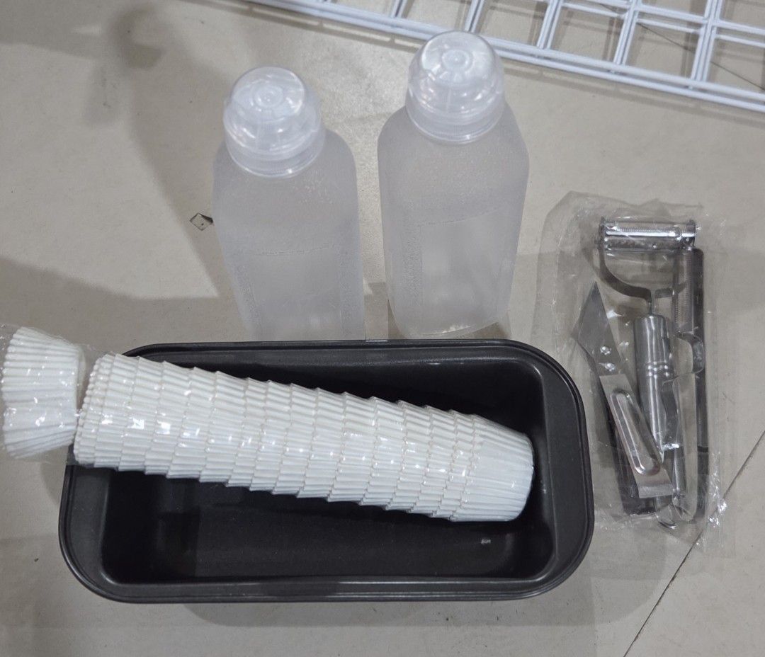 Baking Tools: Loaf Pan, Muffin Cups, Squeeze Bottles, Peeler Set (Category: Bakeware) located in Buguias. Submitted by pufflydeclutter_ph (Listing ID 1462082086, Image 1). Description: No issues: all brandnew. - Loaf pan included - Comes with a roll of white paper muffin cups - Two clear squeeze bottles for sauces or batters - Also a small peeler and scraper set - Great for home baking projects 📌 ITEM DETAILS • Condition: Please see photos and d