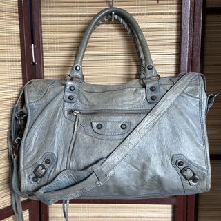 (Category: ) located in . Submitted by chic.botique (Listing ID 1462196909, Image 1). Description: .