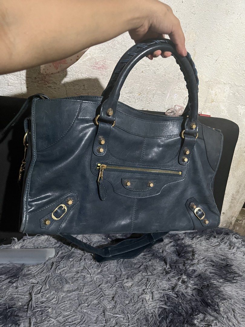 Balenciaga bag (Category: Beach Bags) located in Del Monte. Submitted by honeyhavyier (Listing ID 1462092664, Image 1). Description: Balenciaga bag.