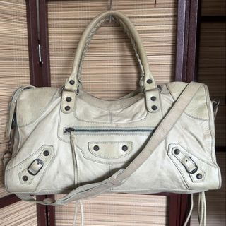 (Category: ) located in . Submitted by chic.botique (Listing ID 1462195943, Image 1). Description: .