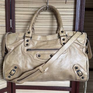 (Category: ) located in . Submitted by chic.botique (Listing ID 1462196459, Image 1). Description: .