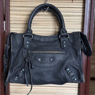 (Category: ) located in . Submitted by chic.botique (Listing ID 1462200606, Image 1). Description: .