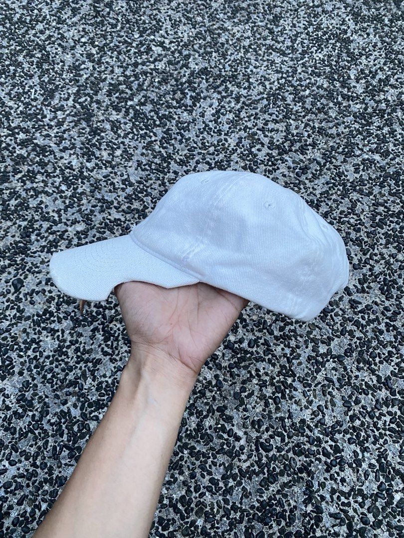 Balenciaga Dog Bite Cap (Category: Luxury Accessories) located in Legazpi City. Submitted by folksfave (Listing ID 1462097068, Image 3). Description: Excellent condition one size fits all 9.5/10 color rate No flaws .