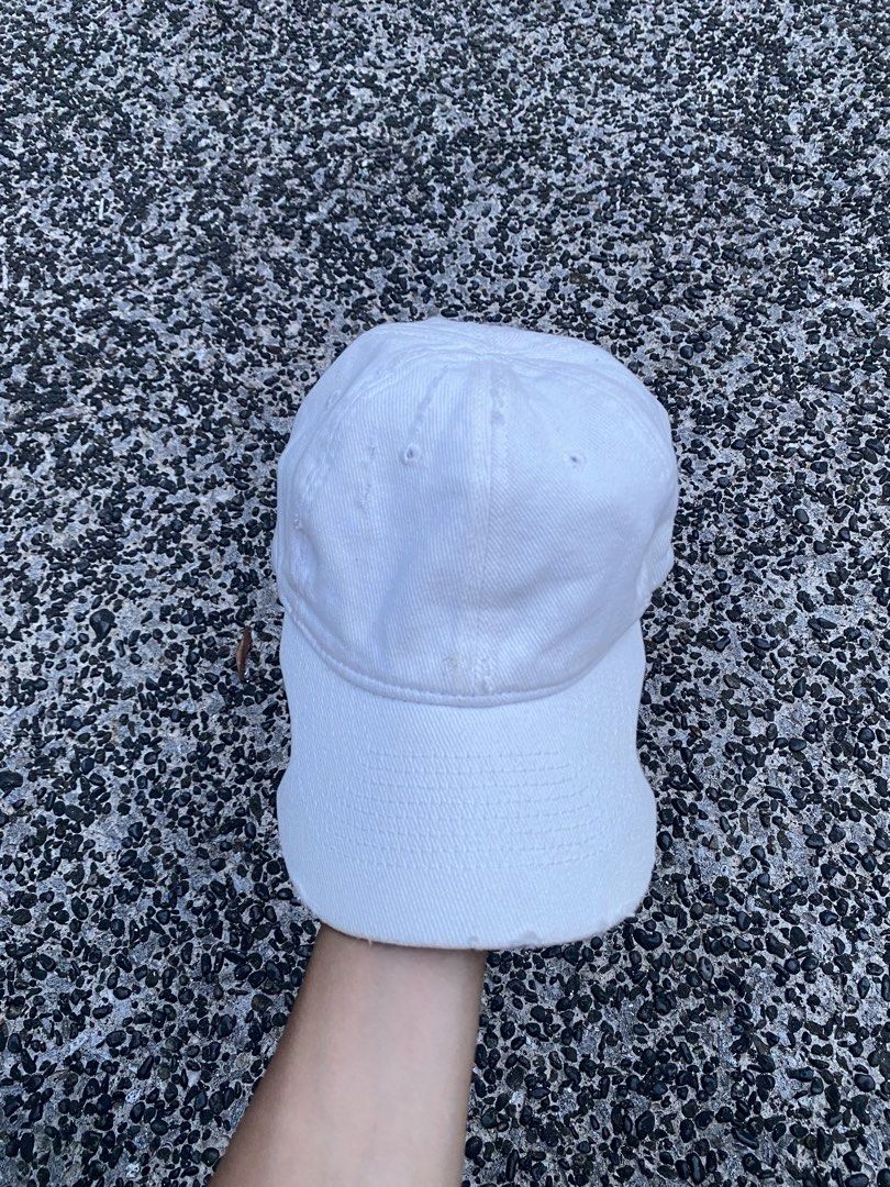 Balenciaga Dog Bite Cap (Category: Luxury Accessories) located in Legazpi City. Submitted by folksfave (Listing ID 1462097068, Image 2). Description: Excellent condition one size fits all 9.5/10 color rate No flaws .