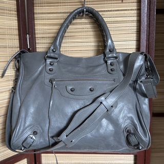 (Category: ) located in . Submitted by chic.botique (Listing ID 1462199581, Image 1). Description: .
