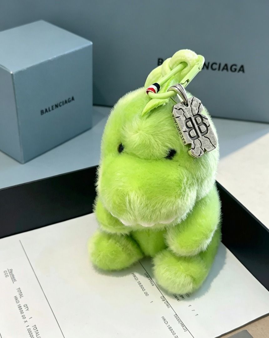 Balenciaga handbag decoration keychain (Category: Other Accessories) located in Quezon City. Submitted by youngfoxea386 (Listing ID 1462127457, Image 2). Description: .
