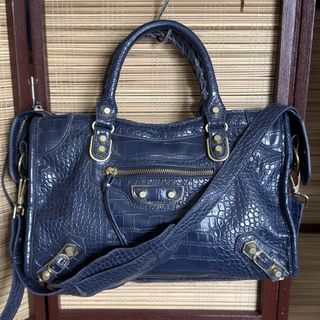 (Category: ) located in . Submitted by chic.botique (Listing ID 1462200202, Image 1). Description: .