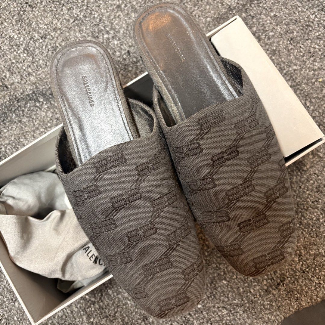 Balenciaga Mules (Category: Casual Shoes) located in Pasay City. Submitted by carriebradshaw_ (Listing ID 1462228433, Image 2). Description: 100% original UNISEX nego size 37.5 Bought for: 46,500.