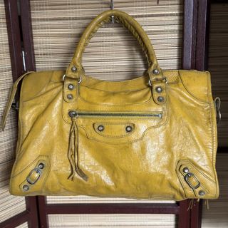 (Category: ) located in . Submitted by chic.botique (Listing ID 1462197383, Image 1). Description: .