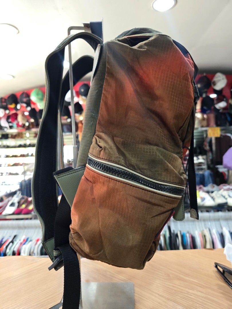 Bally Rucksack (Category: Backpacks) located in Iba. Submitted by conditionexcellente (Listing ID 1462090416, Image 2). Description: - side release buckle — see picture .