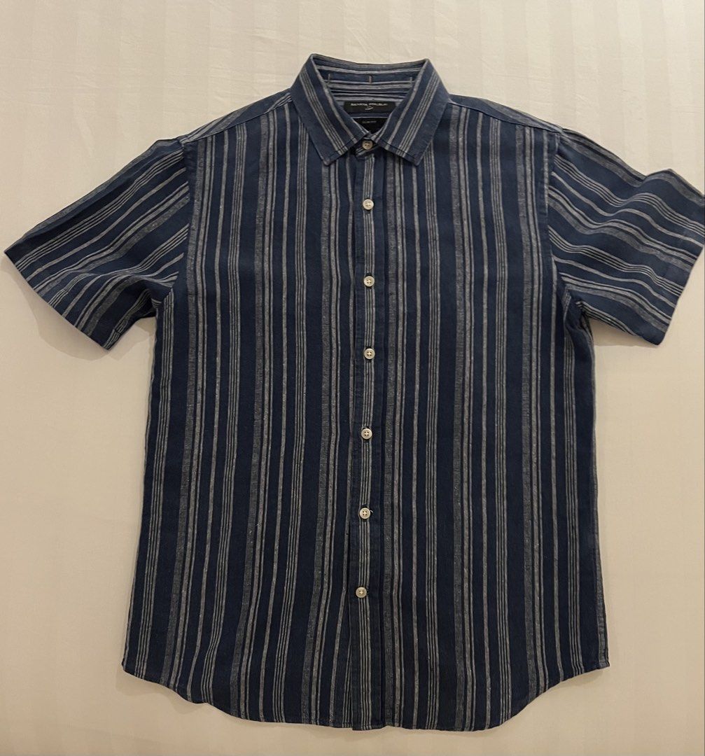 Banana Republic Men’s Shirt (Category: Tshirts & Polo Shirts ) located in Quezon City. Submitted by inthefrow (Listing ID 1462135331, Image 2). Description: - Preloved - Linen striped shirt - Chest measures 20”, length 30” - Slim fit - For work or play • Best price already .