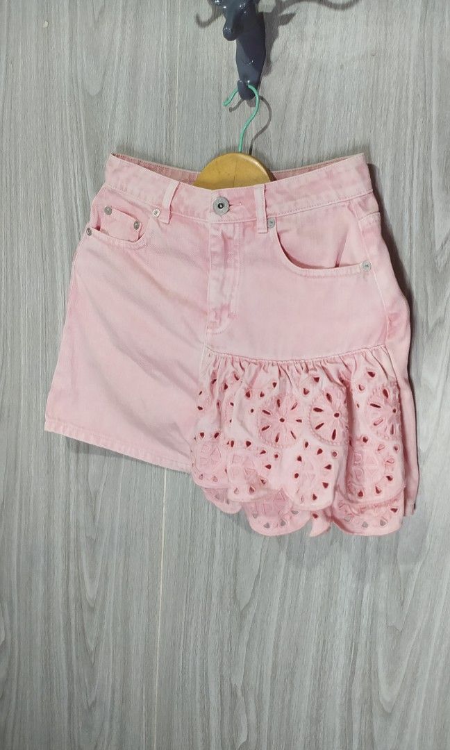 BAPY By A Bathing Ape Denim Skirt (Category: Skirts) located in Naga. Submitted by secondspinv2 (Listing ID 1462185792, Image 2). Description: BAPY By A Bathing Ape Denim Skirt ✅Size: XS ✅Waist: 25 ✅Length: 15.5 ✅Color Rate: 9.5/10 ✅No Issue ✅Need Wash ✅Location: Bicol Naga City, Camarines Sur ✅Courier: J&T Express/Flash Express ✅MOP: Gcash only.